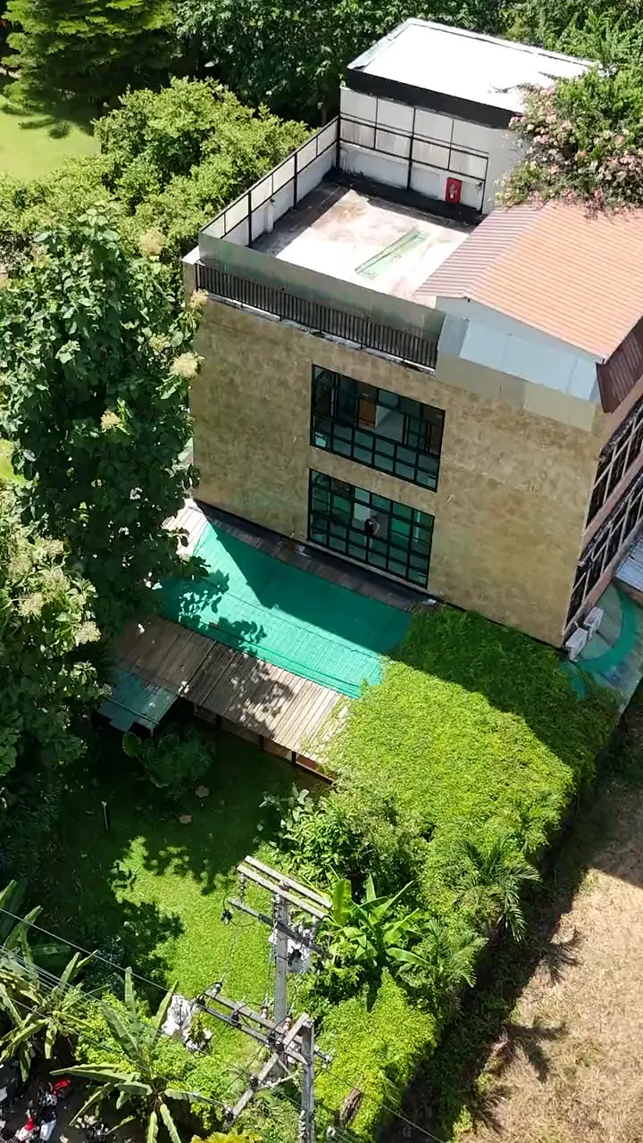 Nolo Hub Pai from the air: round the front of the building and its garden, then the pool with NOLO HUB PAI in tiles on its floor